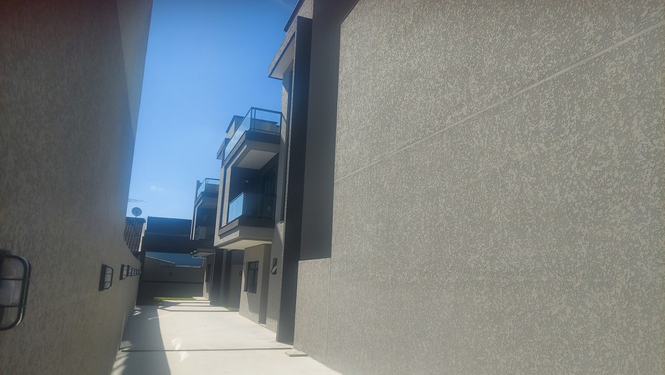 Sobrados com 148 m² no Hauer, Curitiba – Acabamento Excelente, Terraço com Churrasqueira e 2 Vagas de Garagem. Design Contemporâneo. Confira!