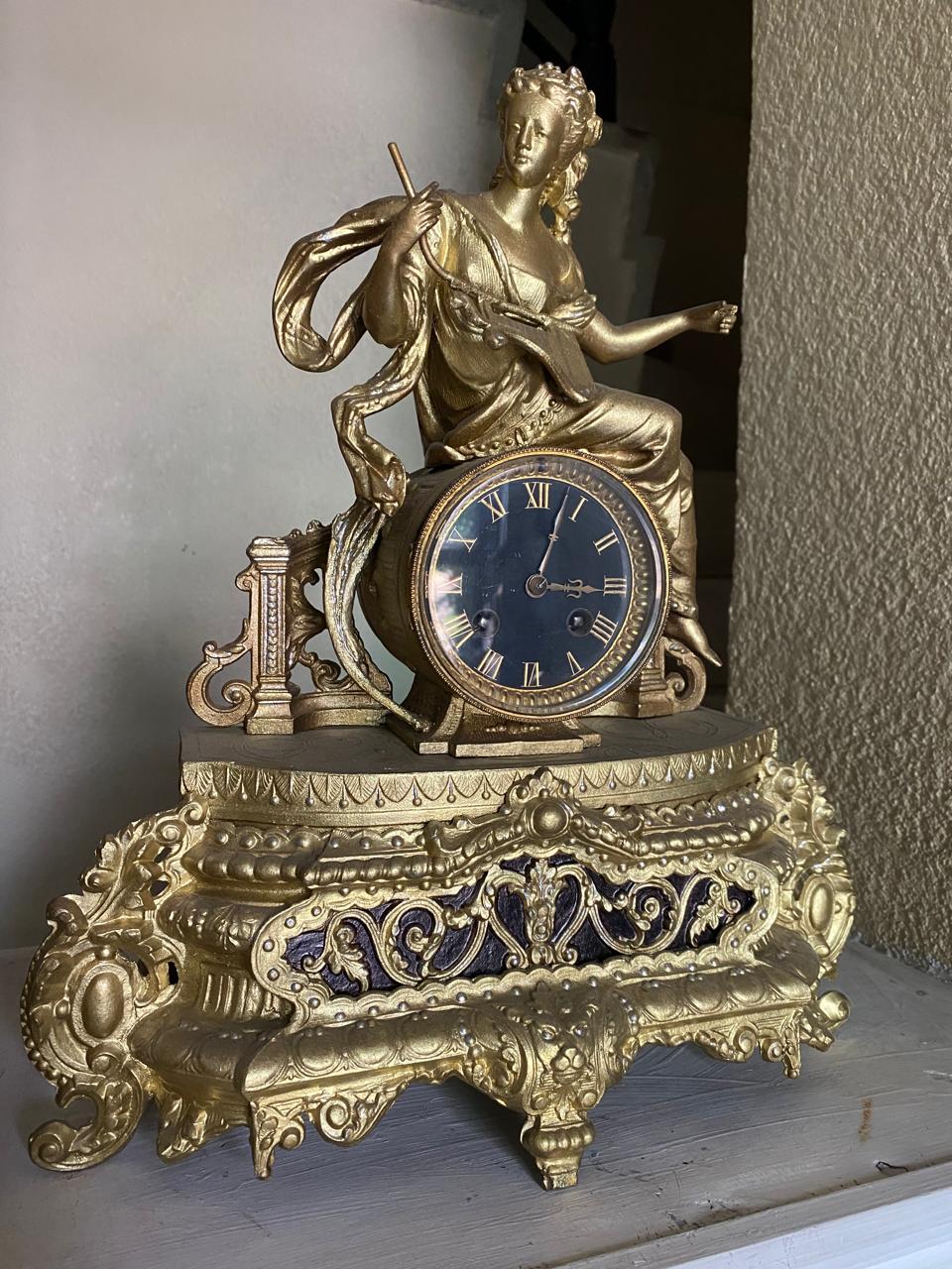 Antiguo Reloj Imperial francés con figura de dama
