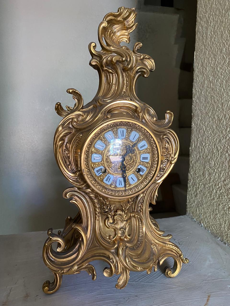 Antiguo Reloj Imperial de mesa, en metal solido con mecanismo de 8 dias marca Hermle