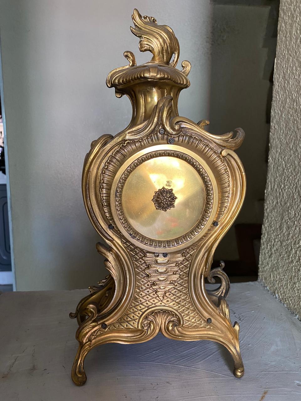 Antiguo Reloj Imperial de mesa, en metal solido con mecanismo de 8 dias marca Hermle