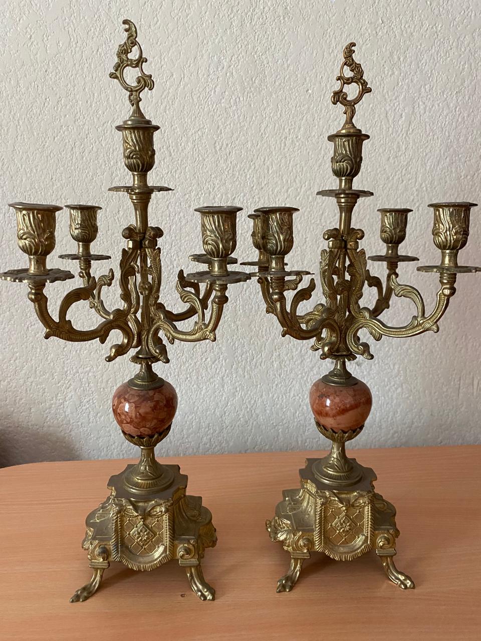 Candelabros antiguos de bronce 5 velas en metal dorado y mármol rosa