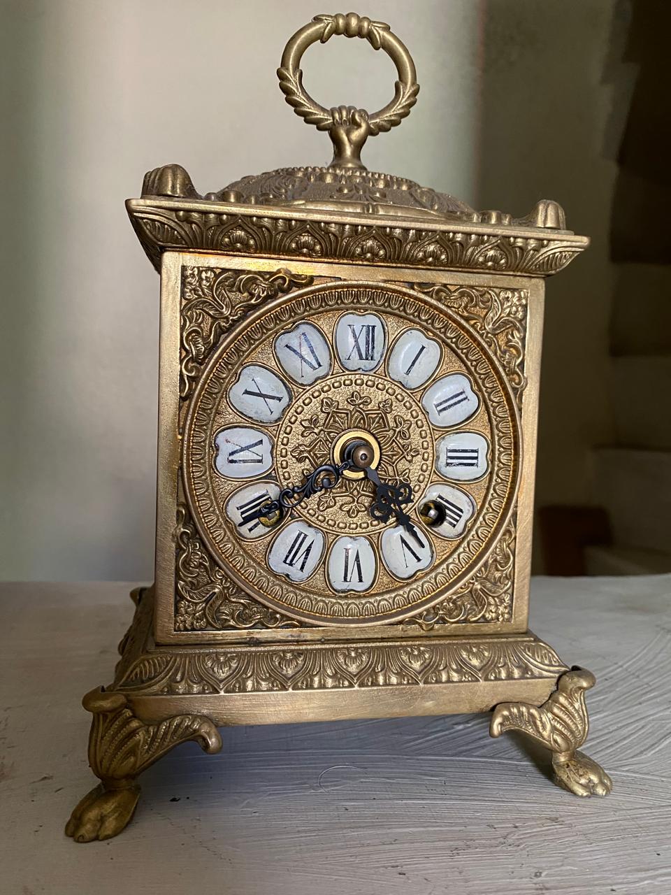 Antiguo Reloj Imperial en caja de latón solido.