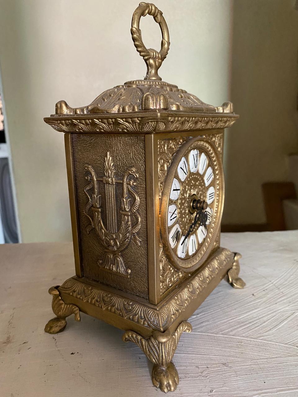 Antiguo Reloj Imperial en caja de latón solido.