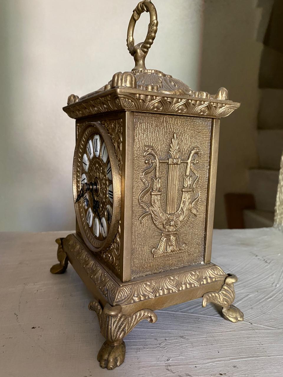 Antiguo Reloj Imperial en caja de latón solido.