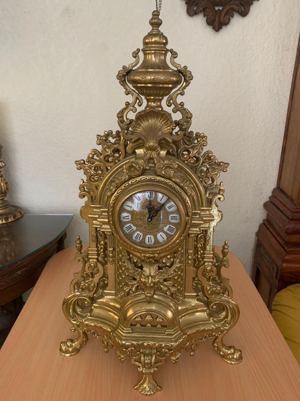 Antiguo Reloj imperial de gran tamaño en latón macizo