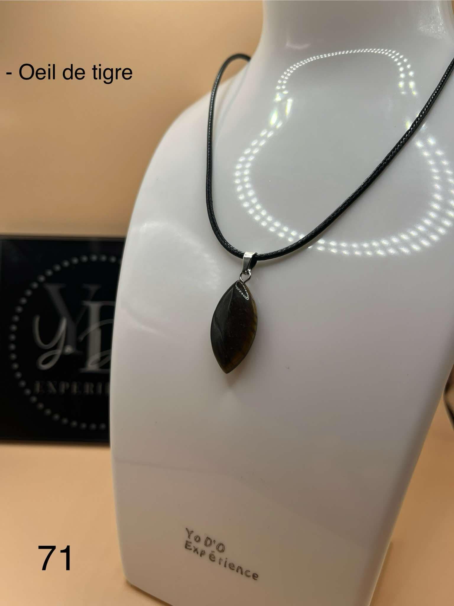 Collier avec pendentif en œil de tigre (71)