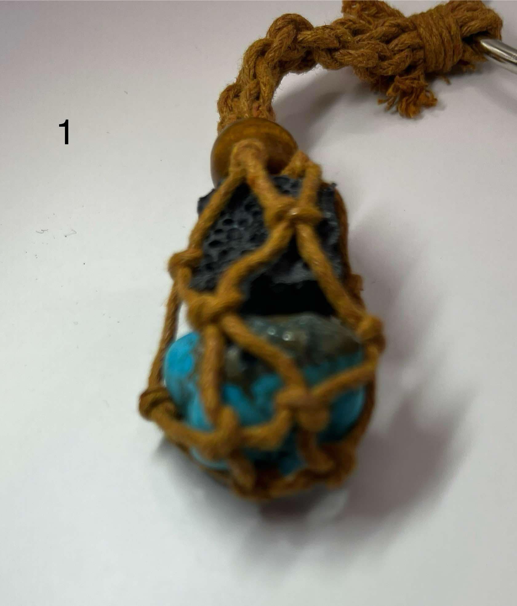 Pendentif pour chien en turquoise et lave (1)