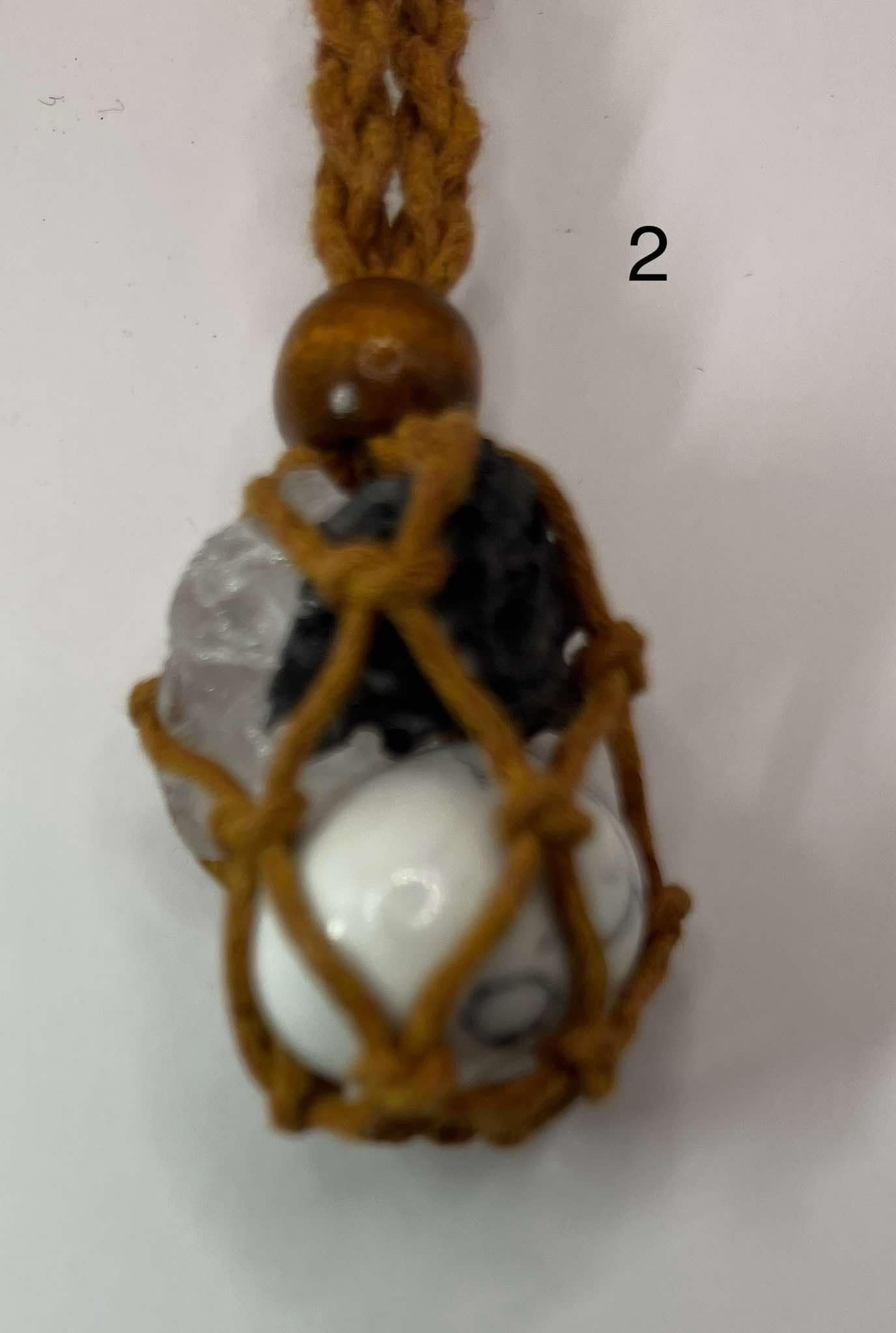 Pendentif pour chien en Howlite, Cristal de Roche et lave (2)