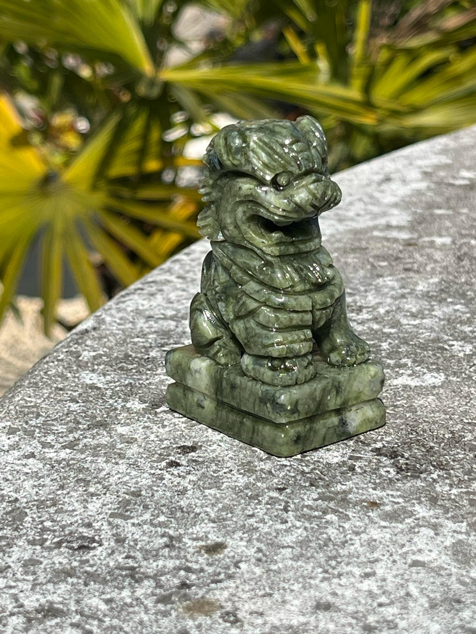 Jade vert (serpentine) , jade Xiu, Pixiu, lion chinois, ornement Feng Shui (st1)