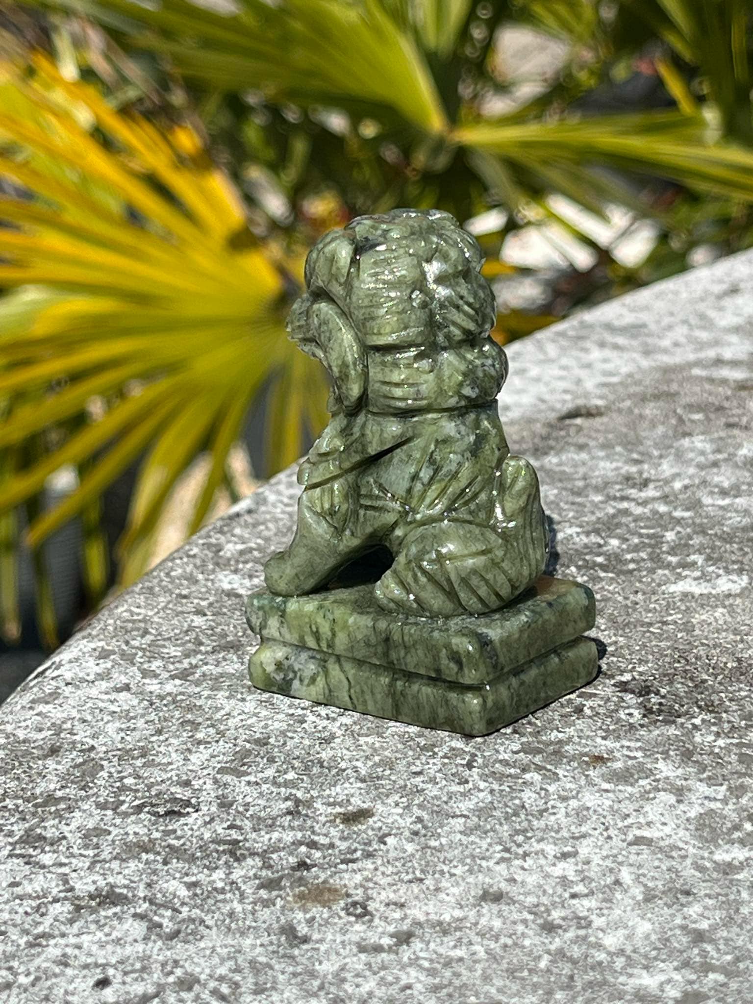 Jade vert (serpentine) , jade Xiu, Pixiu, lion chinois, ornement Feng Shui (st1)