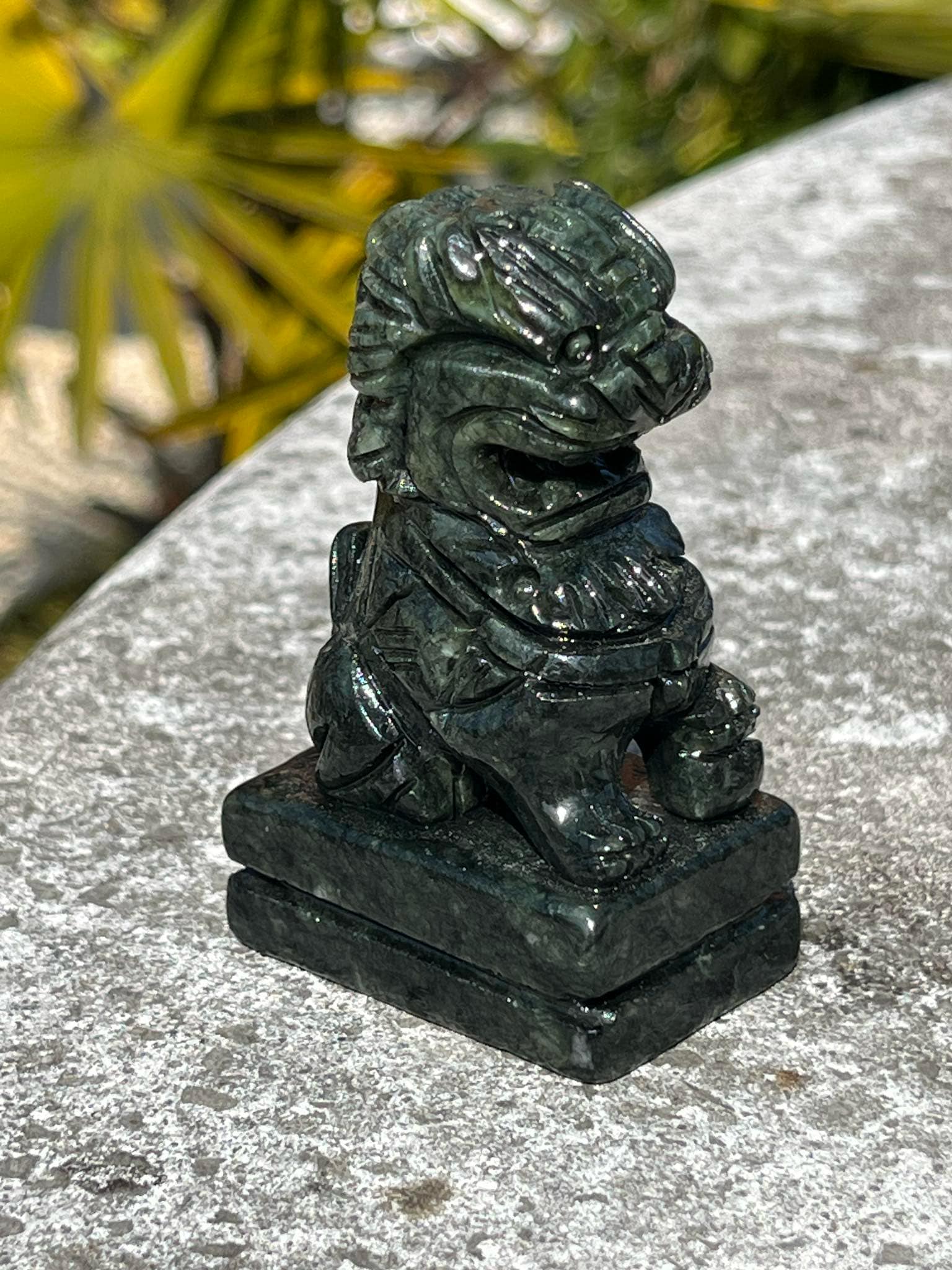Jade vert foncé (serpentine) , jade Xiu, Pixiu, lion chinois, ornement Feng Shui (st2)