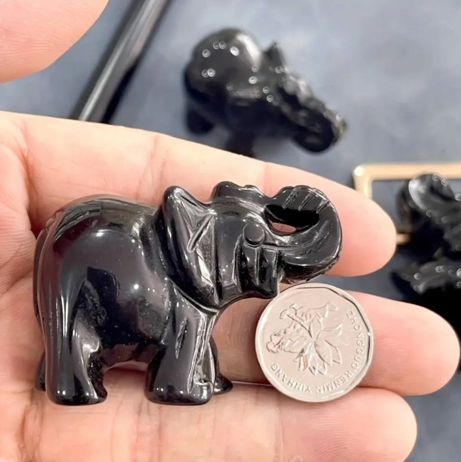 Éléphant en obsidienne (st6)