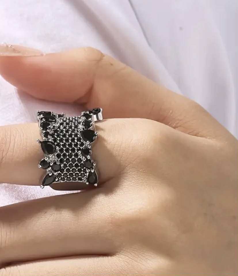 Bague en argent sertie de Spinelles noires (Arg15)