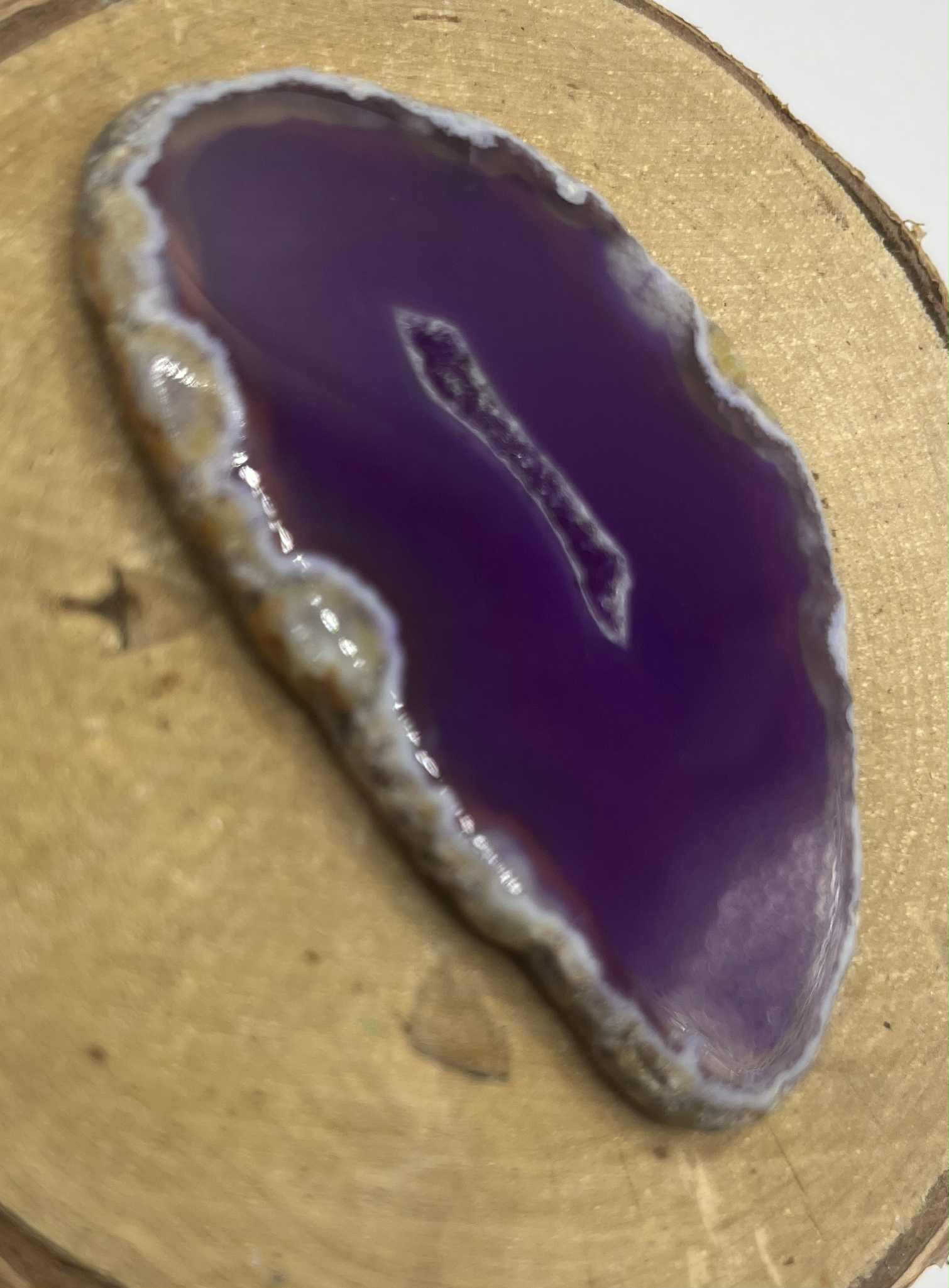 Tranche d'Agate "teintée" violette  (Pb28)