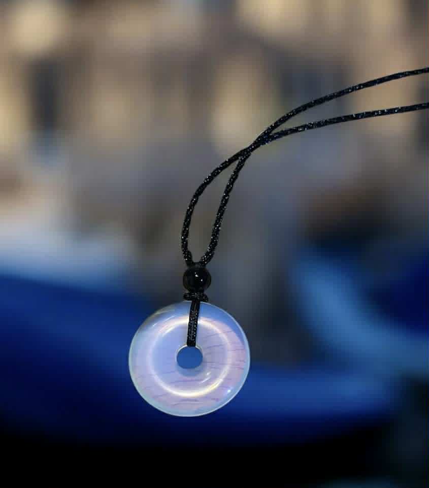 Collier avec pendentif en pierre naturelle polie (72) Douceur – Créativité – Intuition – Équilibre émotionnel – Protection – Sensibilité – Harmonie – Légèreté – Éveil intérieur