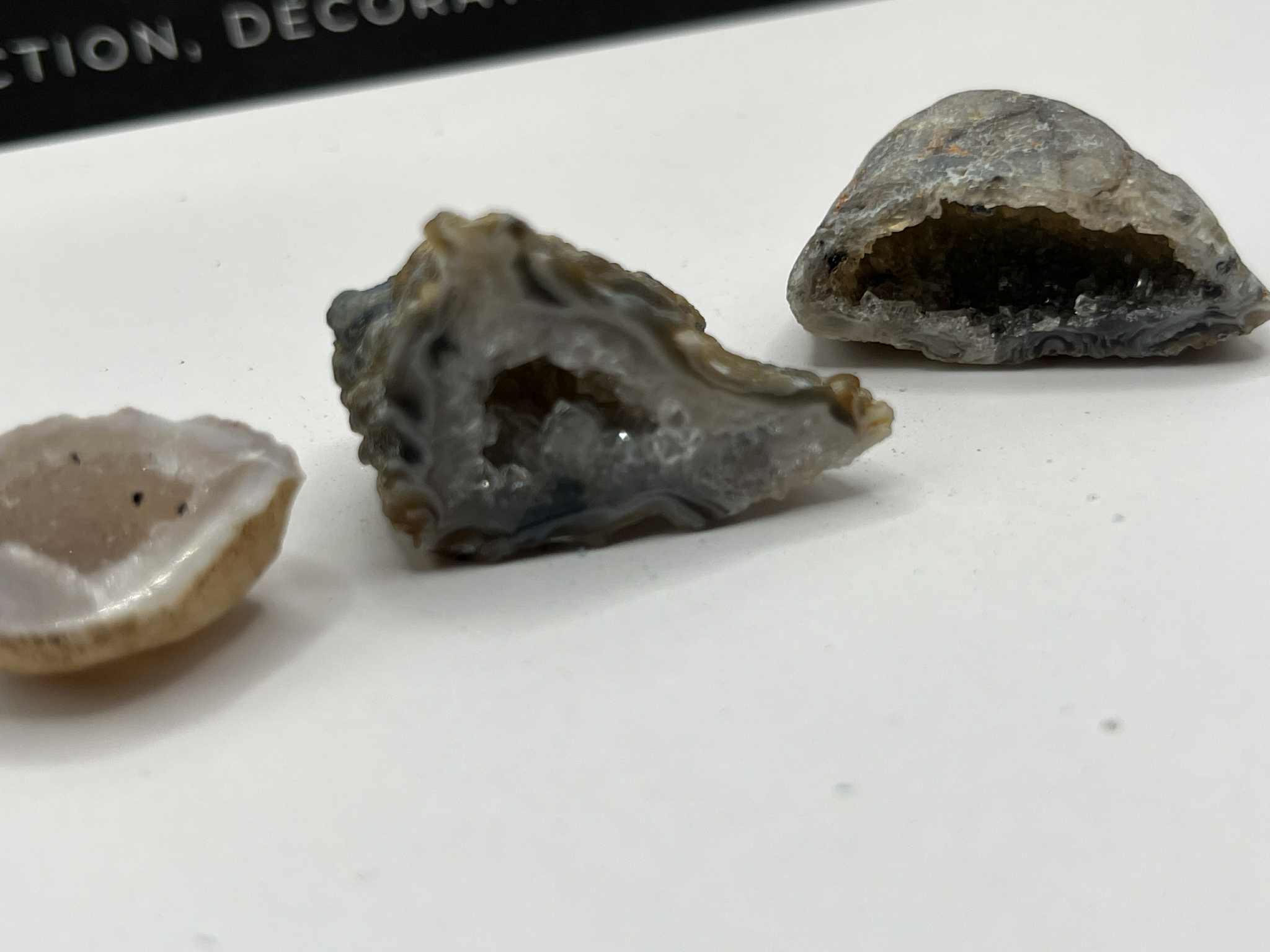 3 Géodes "grotte naturelle" cristal de roche (Pb12)