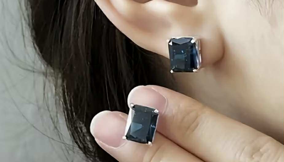 Boucles d'oreilles en argent S925 et une pierre Tanzanite bleue (Arg12)