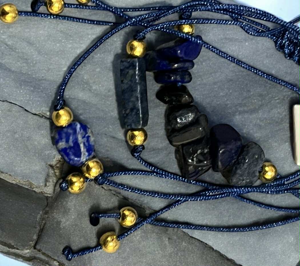 Bracelet en pierres naturelles  (41)  Communication – Sincérité – Confiance en soi – Sagesse – Intuition – Clarté mentale – Apaisement – Vérité intérieure – Éveil spirituel