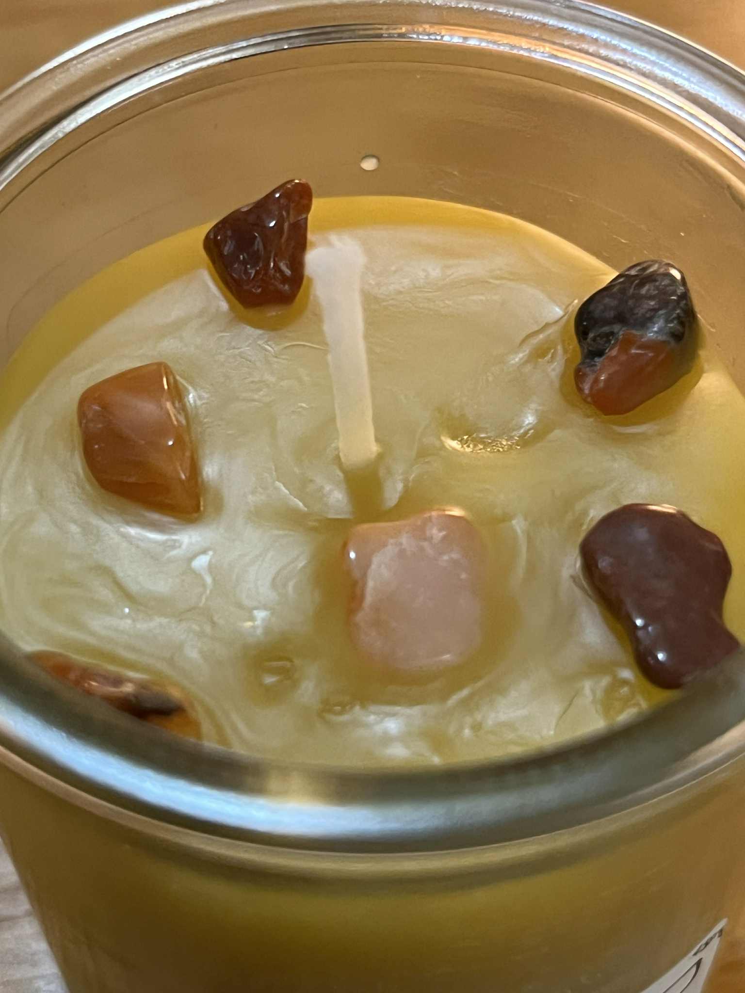 Bougie artisanale (Boug56) énergisante, revigorante, ancrage, force intérieur 