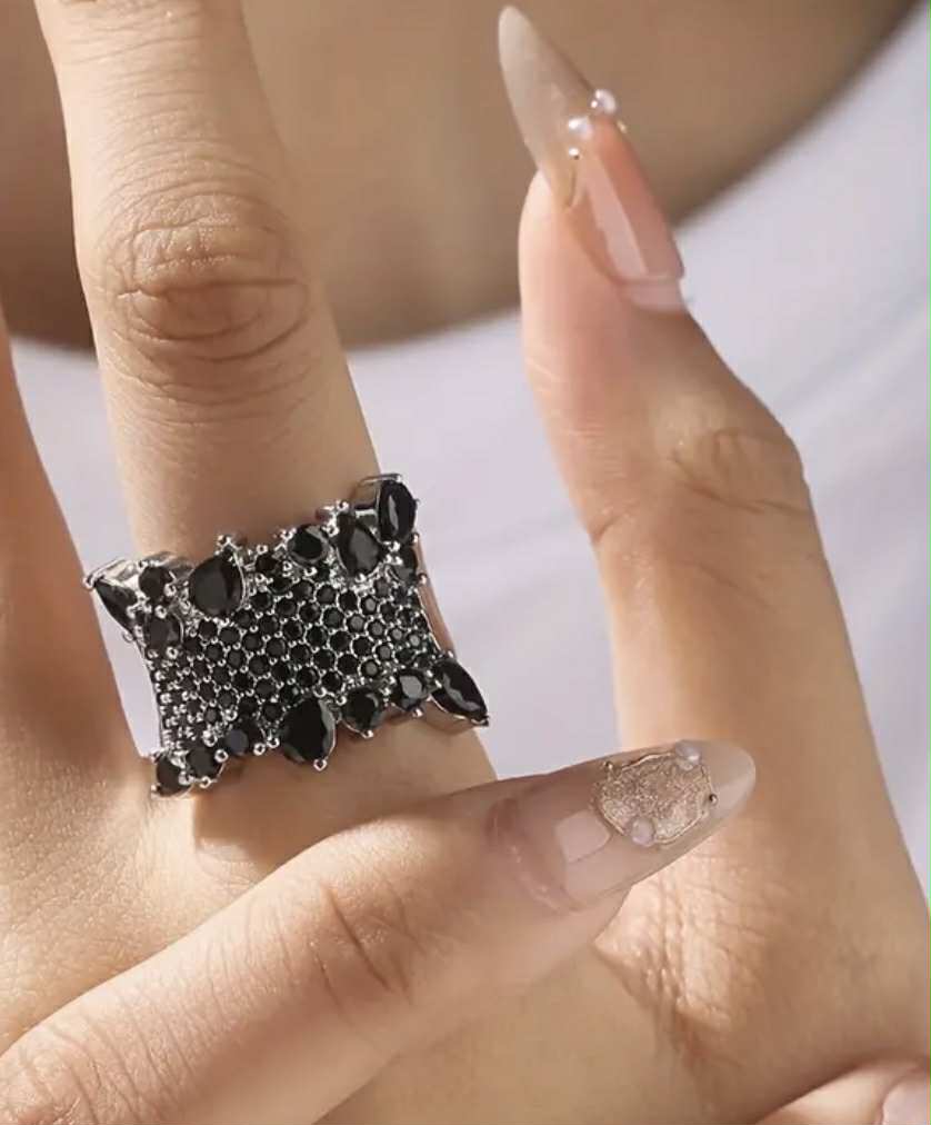Bague en argent sertie de Spinelles noires (Arg15)