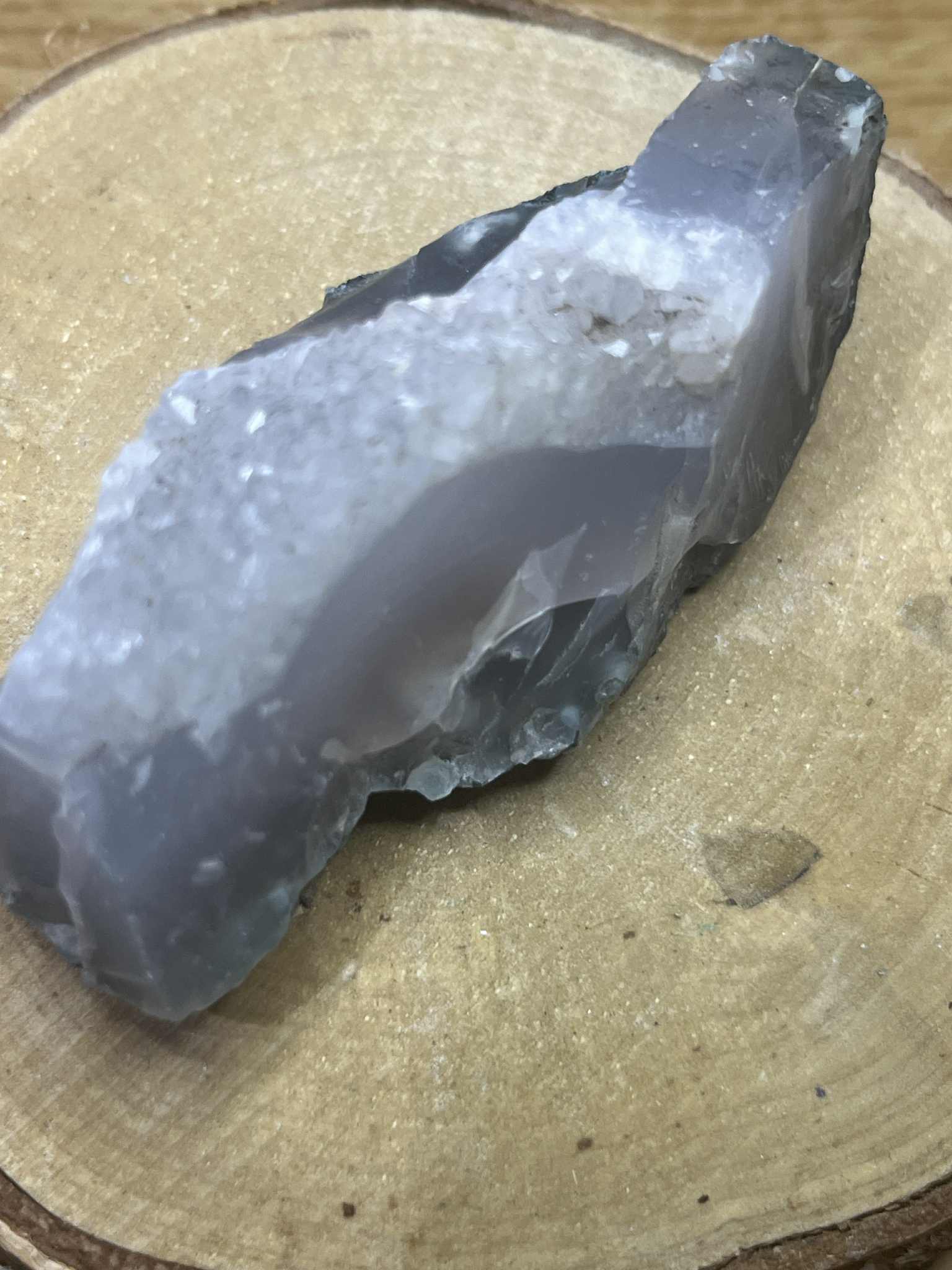 Calcédoine grise avec quartz Druzy (Pb24)