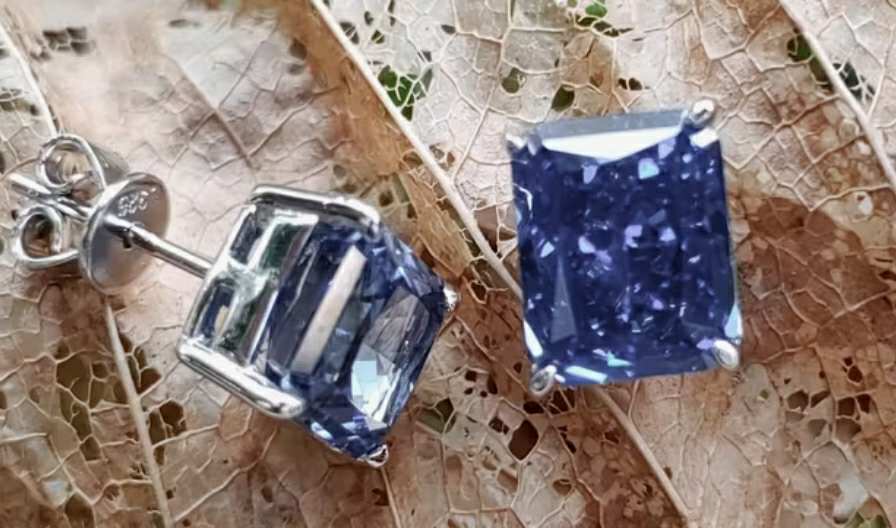 Boucles d'oreilles en argent S925 et une pierre Tanzanite bleue (Arg12)
