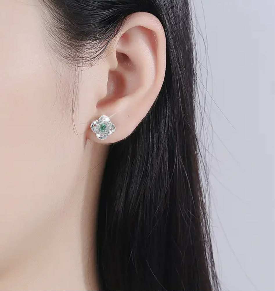 Boucles d’oreilles en argent s925 avec une Moissanite "aquamarine" (Arg11)