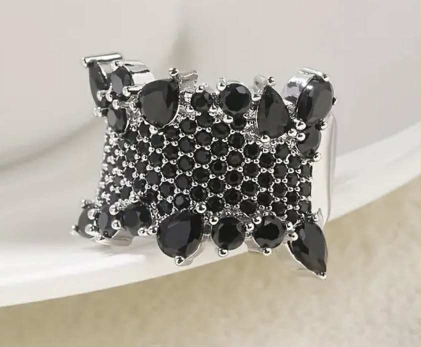 Bague en argent sertie de Spinelles noires (Arg15)