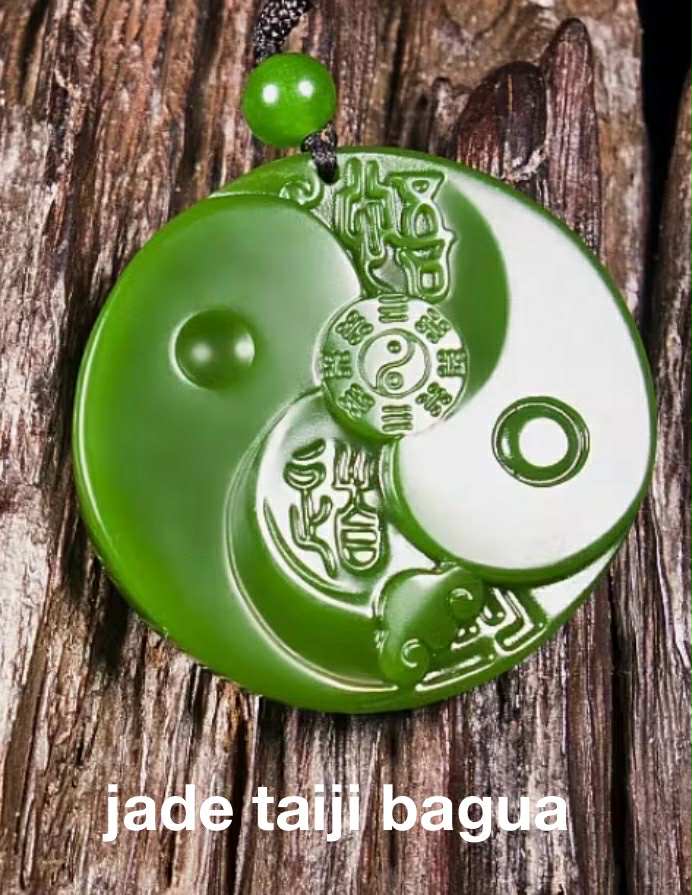 Pendentif en Jade vert naturel "Taiji bagua" (Arg5)