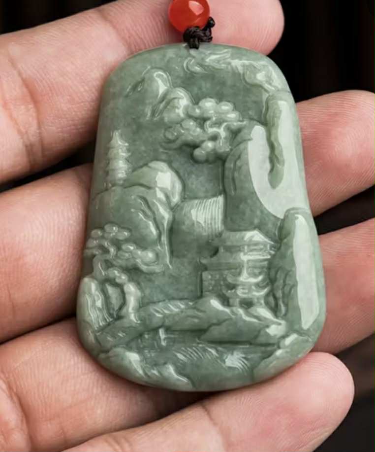 Pendentif en jade sculpté (Arg14)