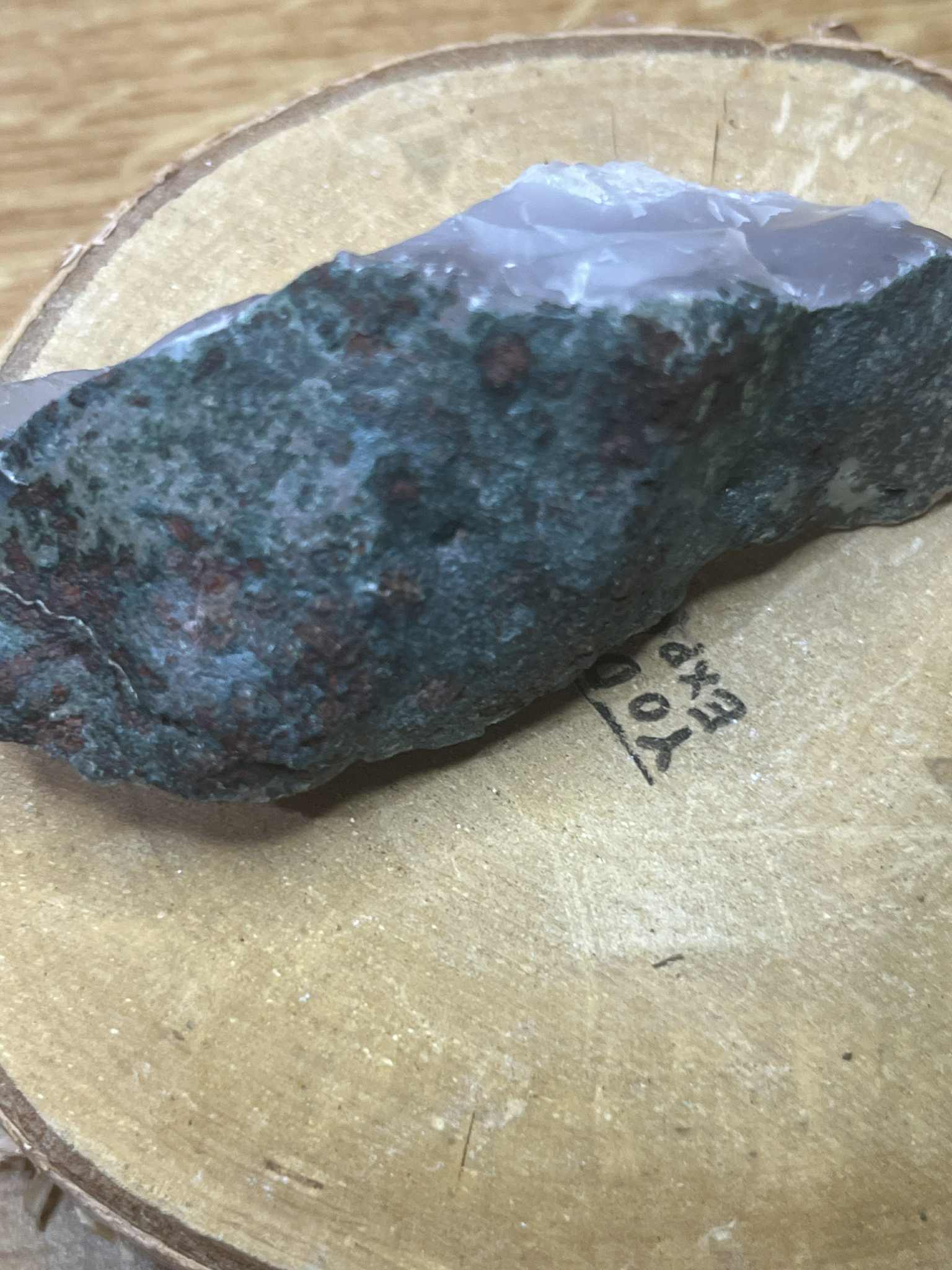 Calcédoine grise avec quartz Druzy (Pb24)