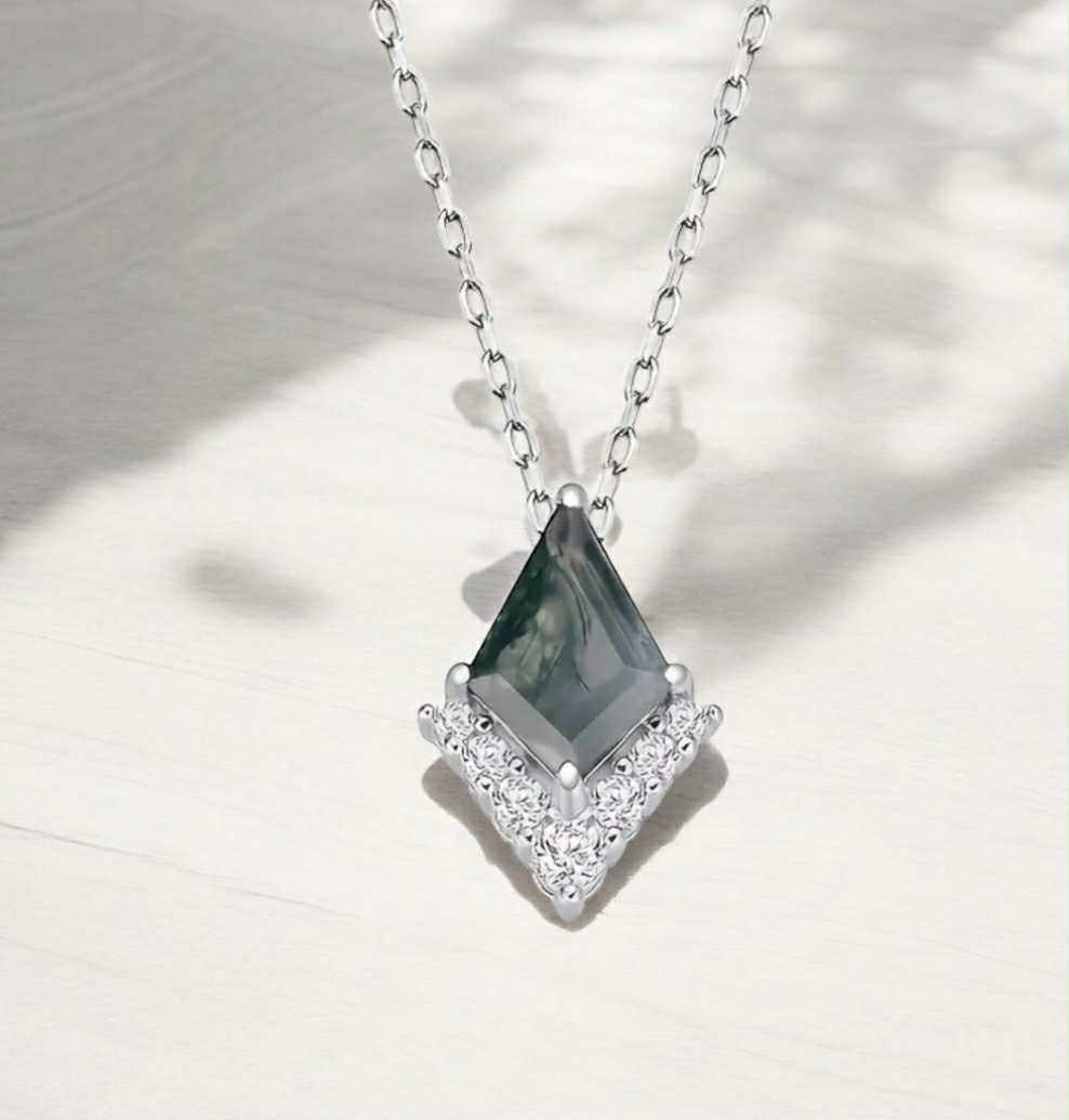 collier pendentif vintage est en argent pur S925, orné d'agate mousse naturelle (Arg24)