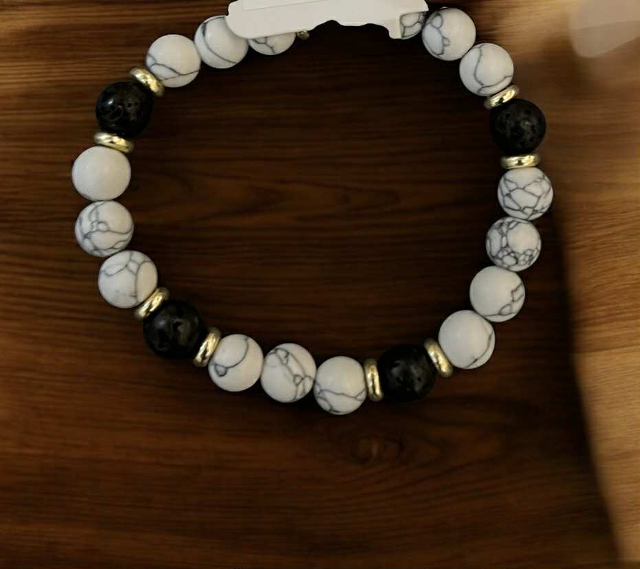 Bracelet en pierres naturelles (96)  Ancrage – Protection – Sérénité – Vitalité – Équilibre émotionnel – Communication – Force intérieure – Apaisement – Énergie