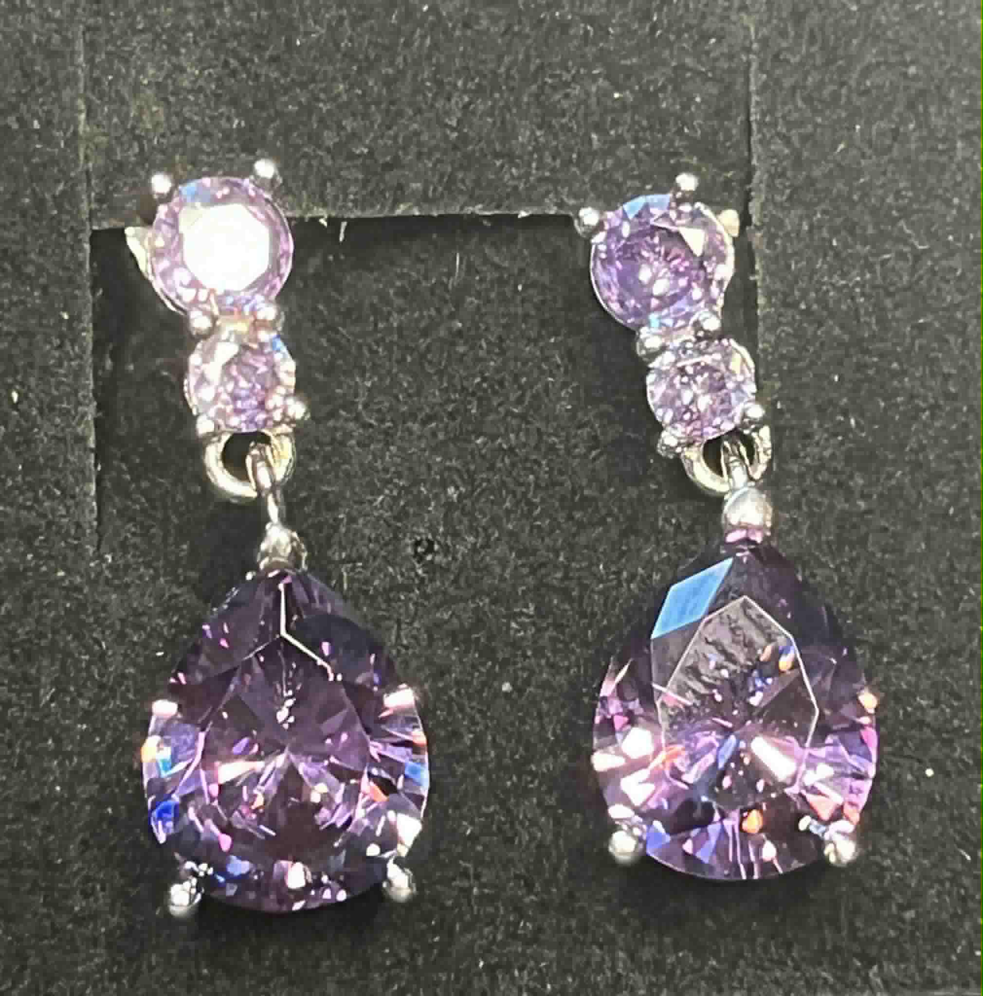 Boucles d'oreilles en argent S925 avec un Zircon cubique violet (Arg10)