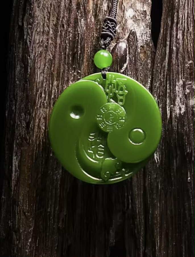 Pendentif en Jade vert naturel "Taiji bagua" (Arg5)