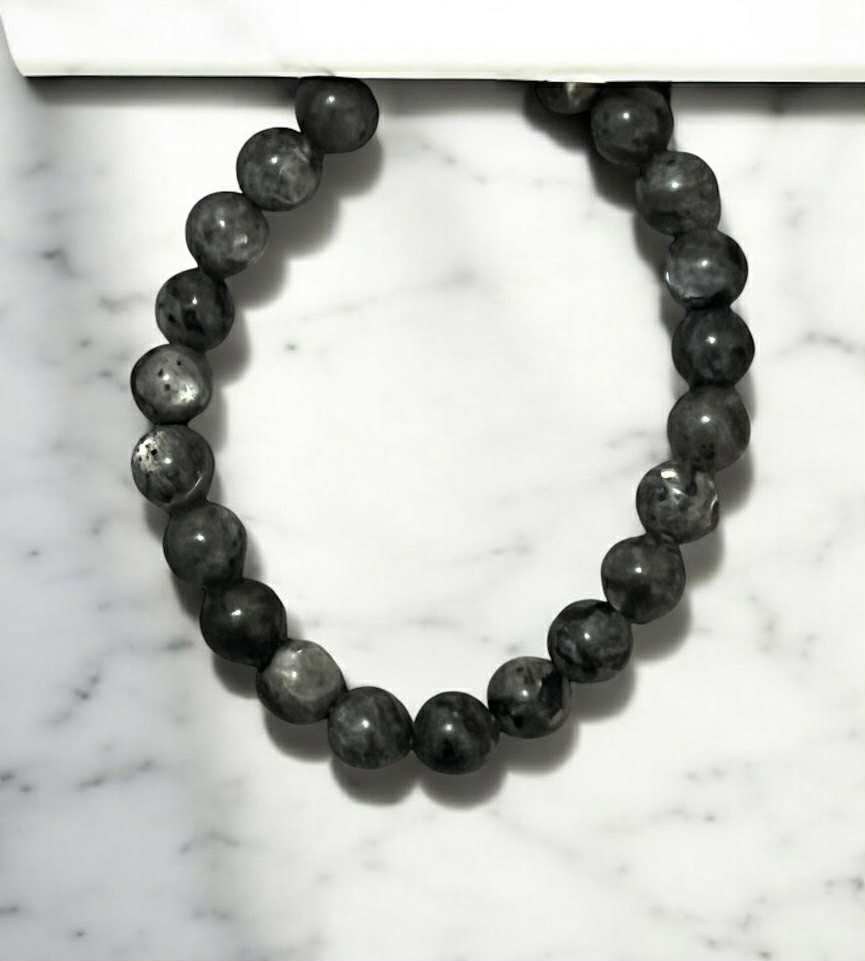 Bracelet en pierres naturelles (141) Protection – Intuition – Ancrage – Énergie – Bouclier énergétique – Régénération – Clairvoyance – Équilibre – Transformation