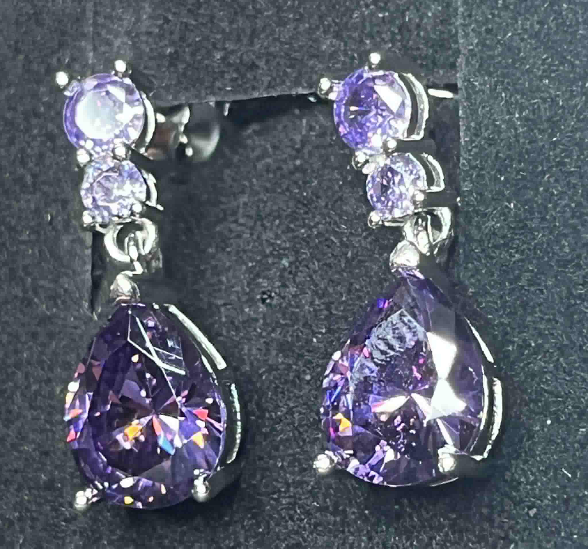 Boucles d'oreilles en argent S925 avec un Zircon cubique violet (Arg10)
