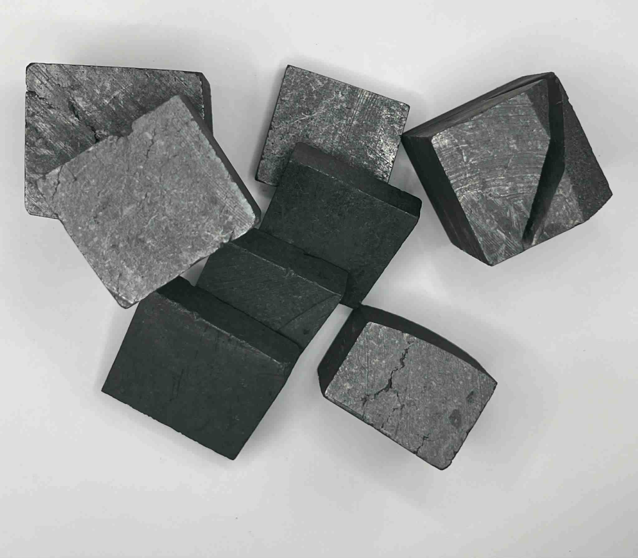 Shungite naturelle (Pb18)