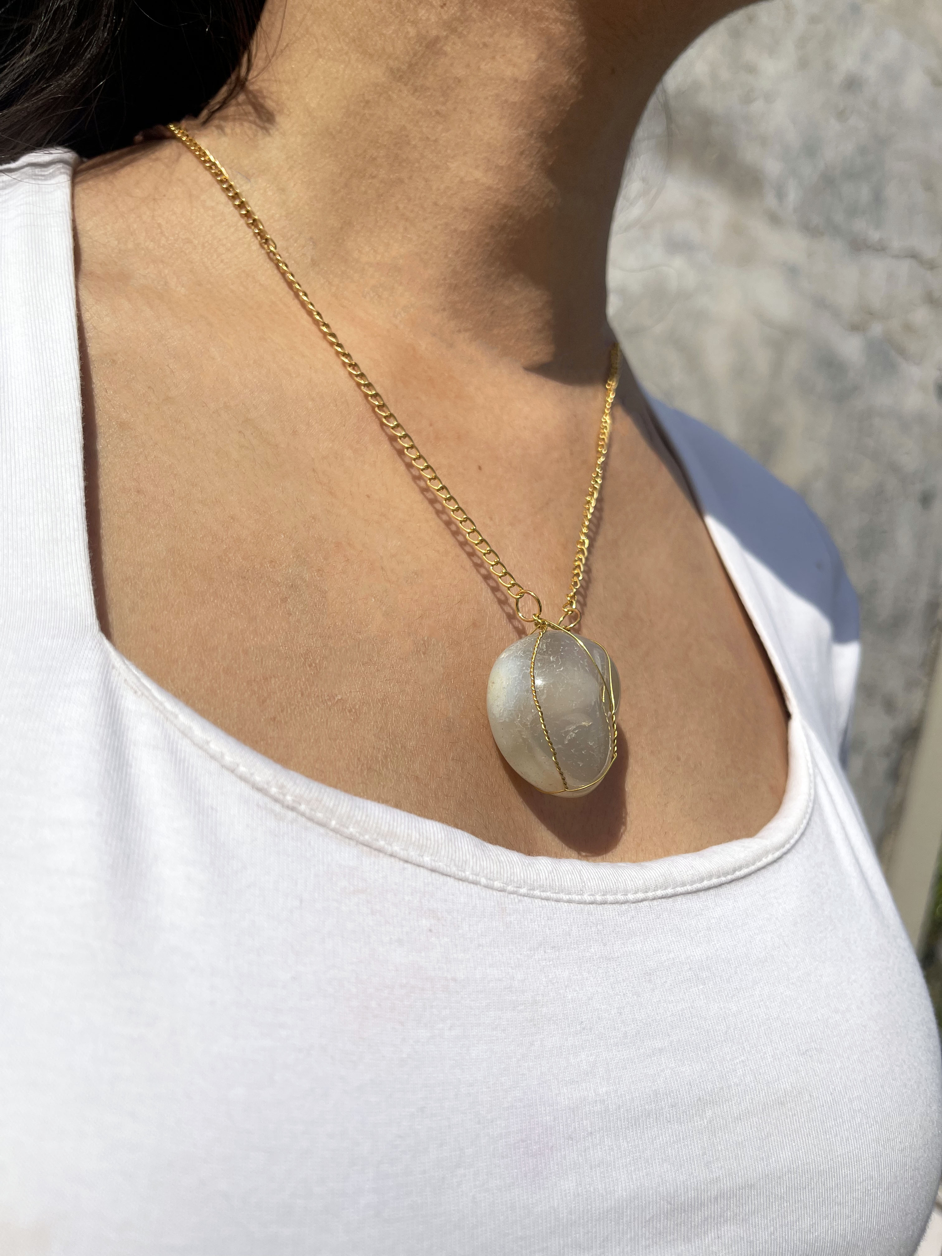 Elegant Gold Pendant Necklace
