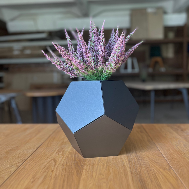 Išskirtinio dizaino penkiakampis vazonas