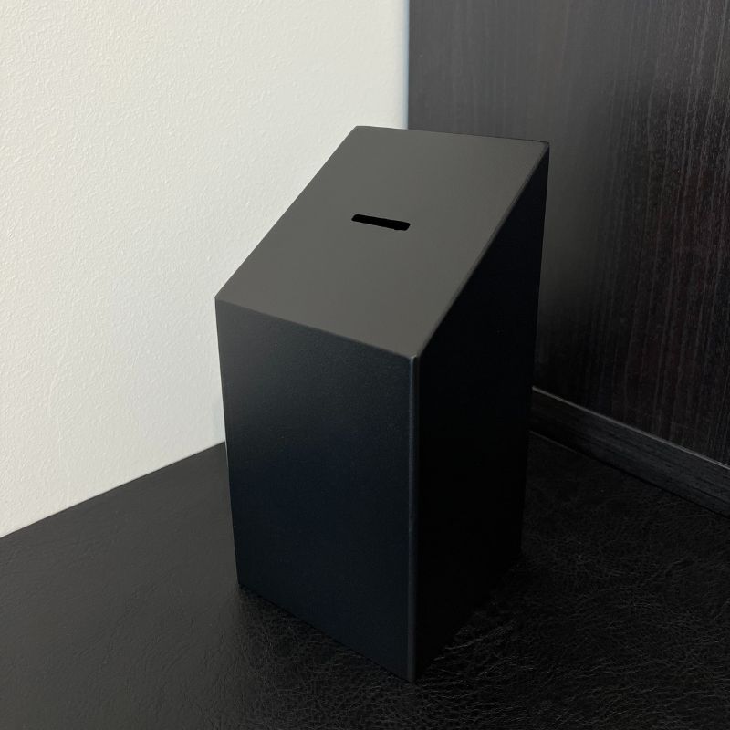 Nuožulni metalinė taupyklė