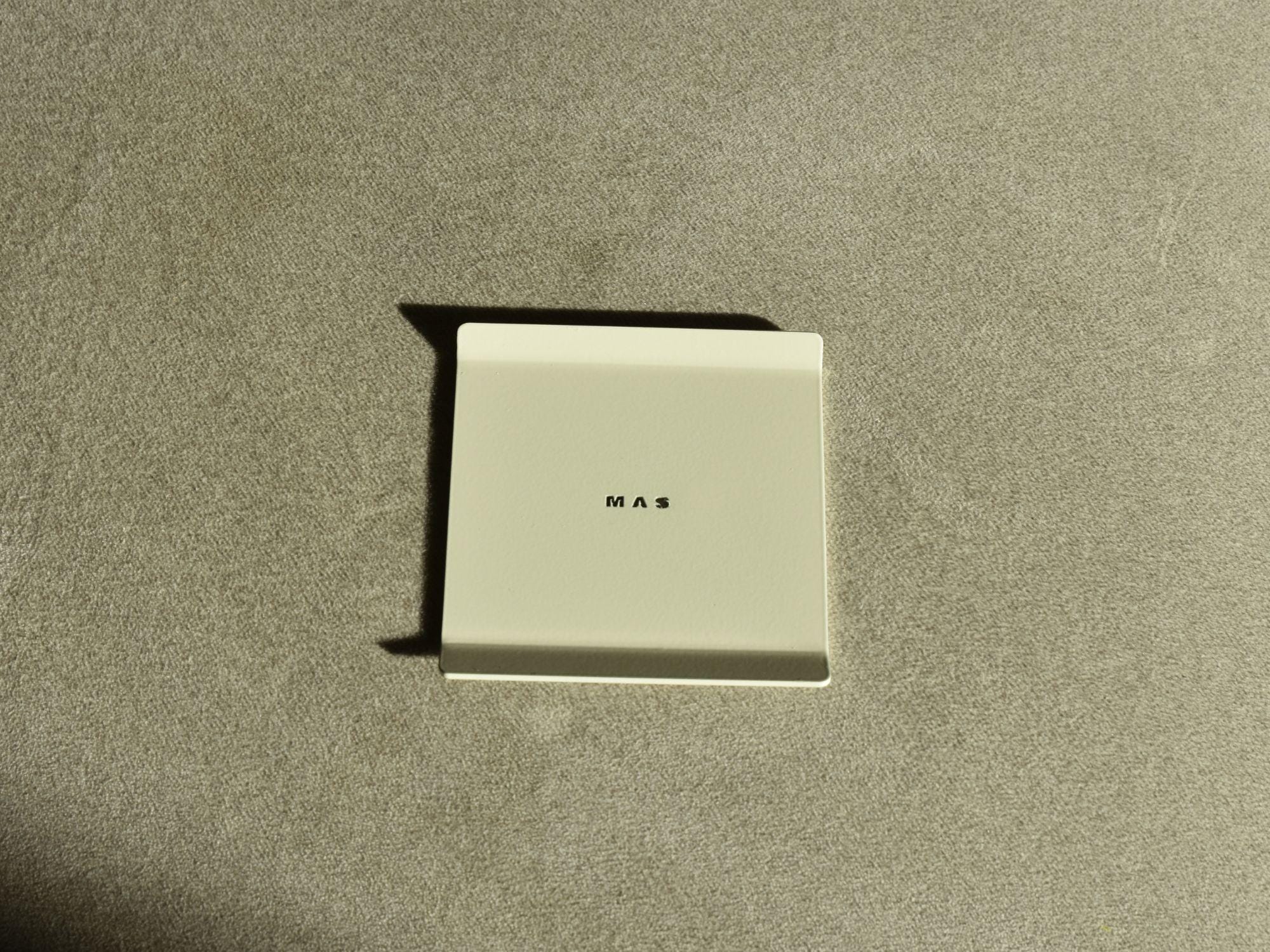 Kvadratinis metalinis padėkliukas