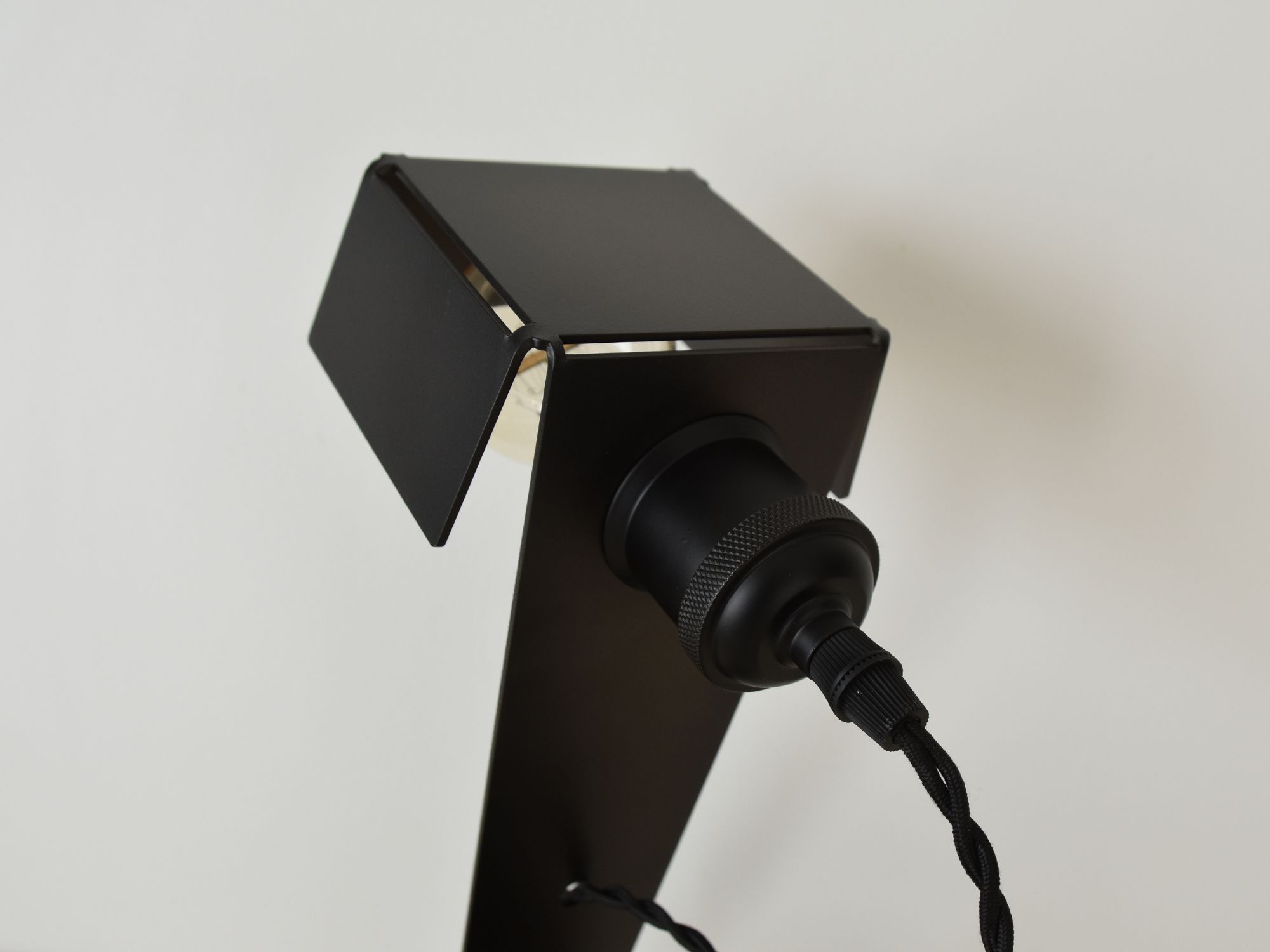 Metalinė stalinė lempa