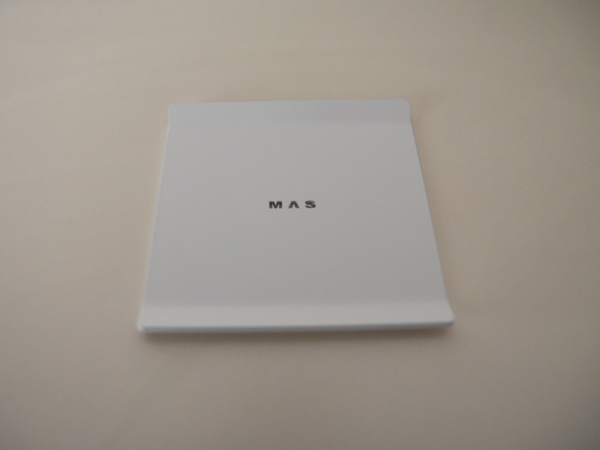 Kvadratinis metalinis padėkliukas