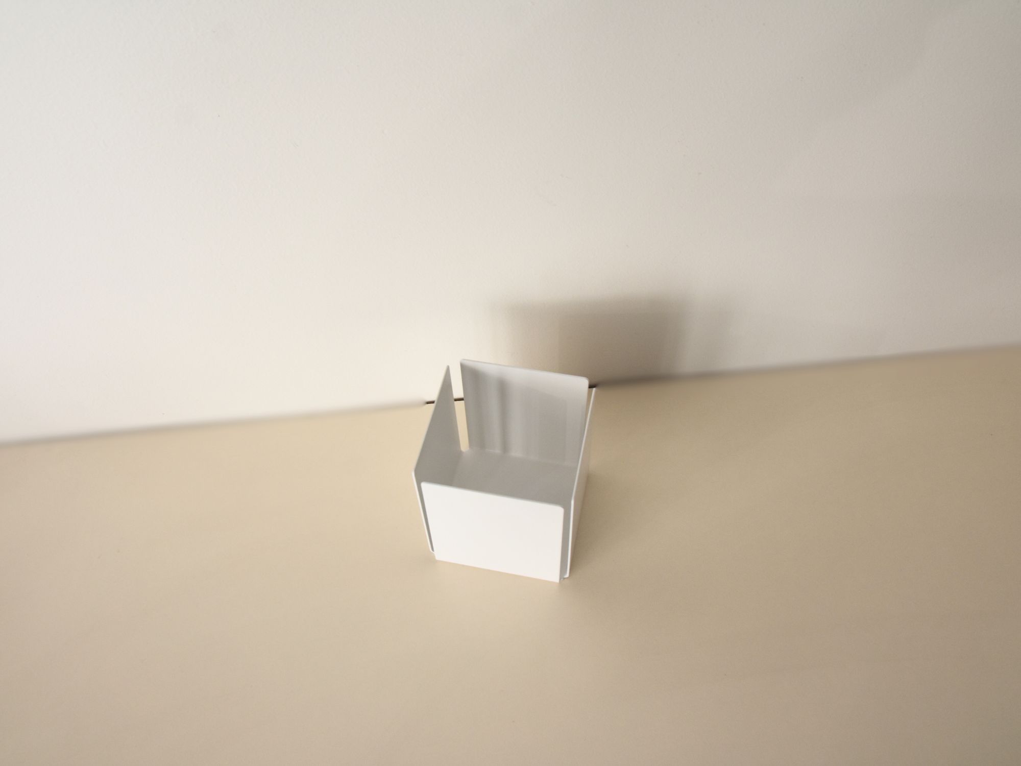 Metalinis dantų šepetėlių indelis