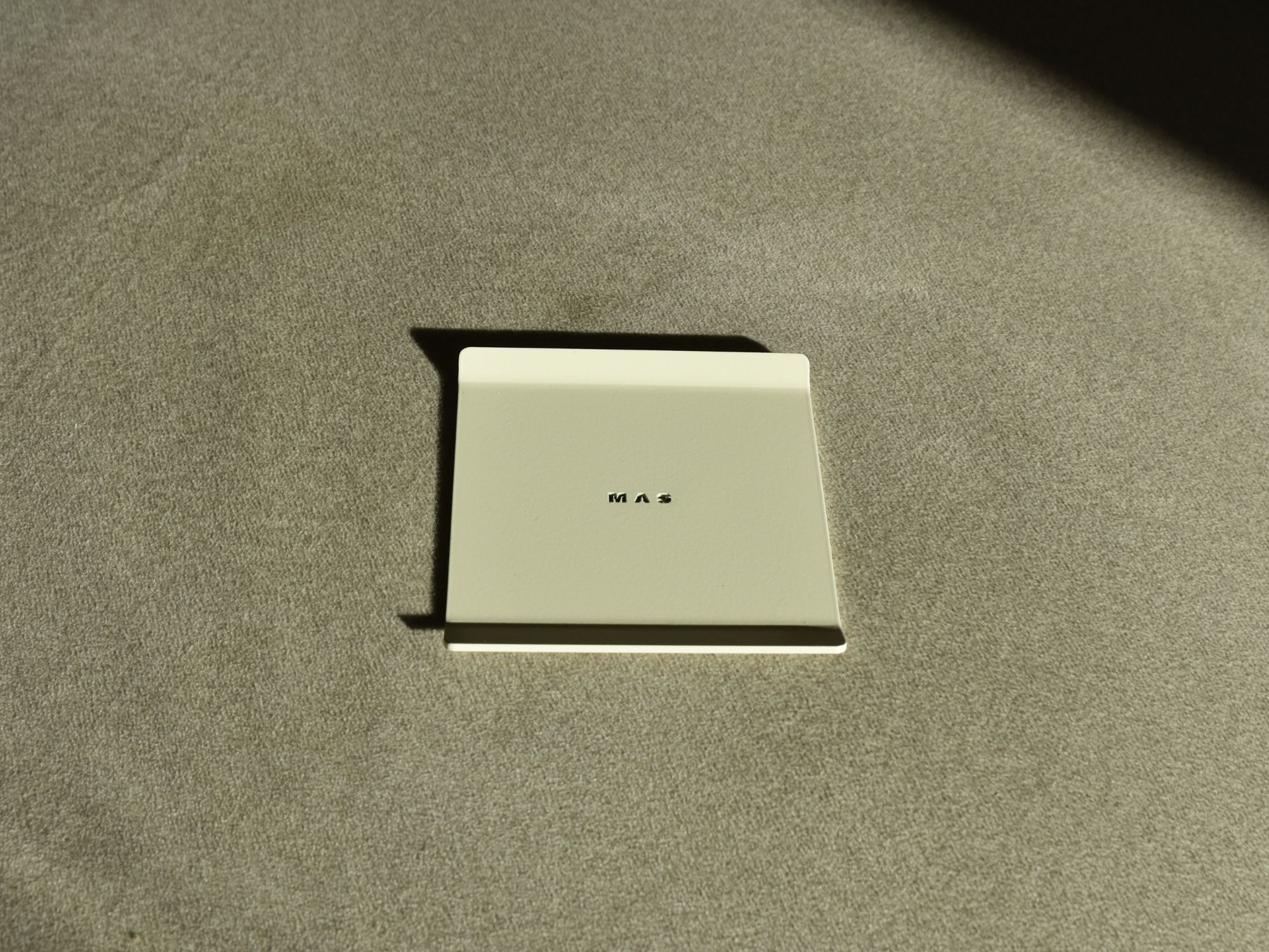 Kvadratinis metalinis padėkliukas