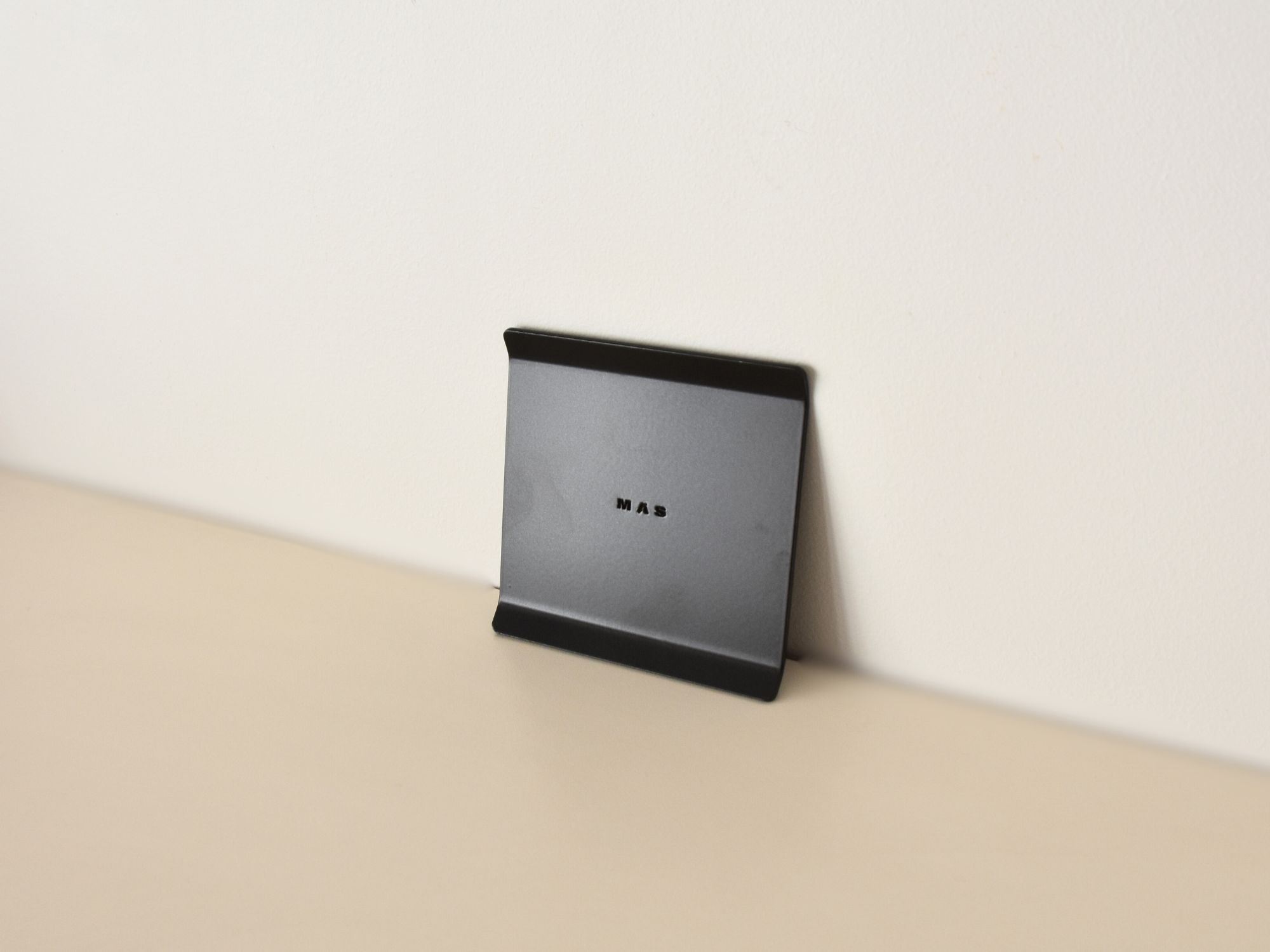 Kvadratinis metalinis padėkliukas