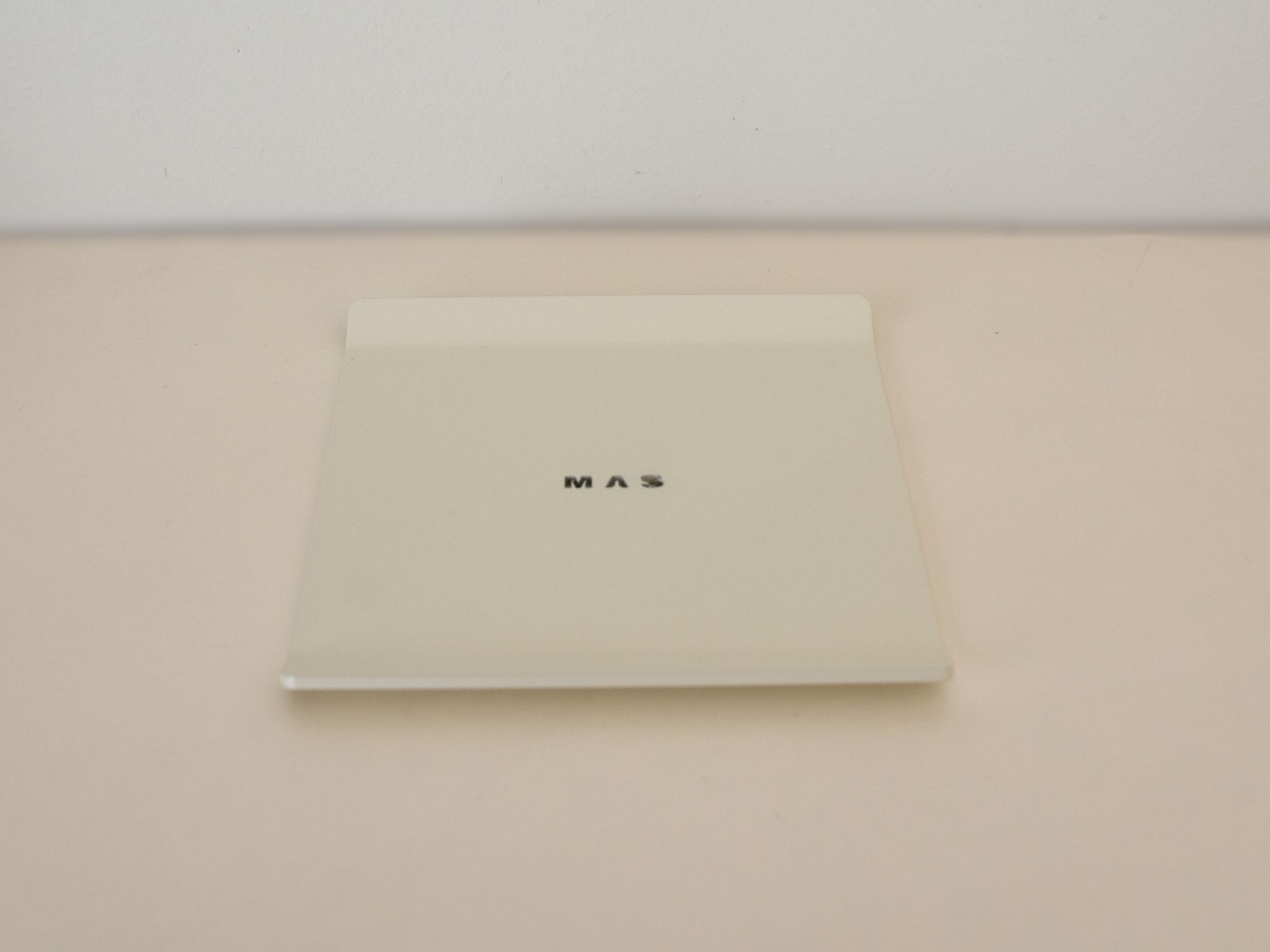 Kvadratinis metalinis padėkliukas