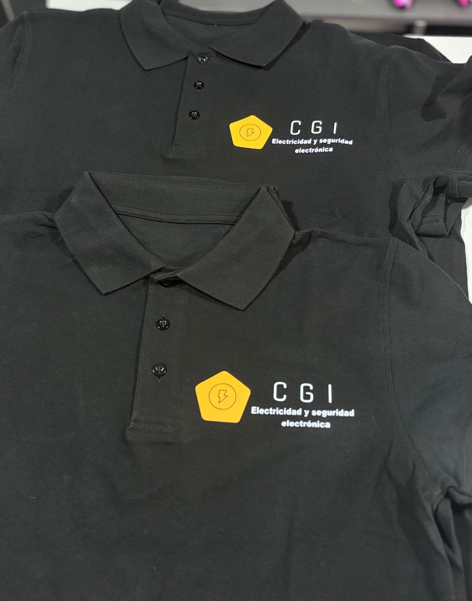 Remera polo uniformes con tu logo 