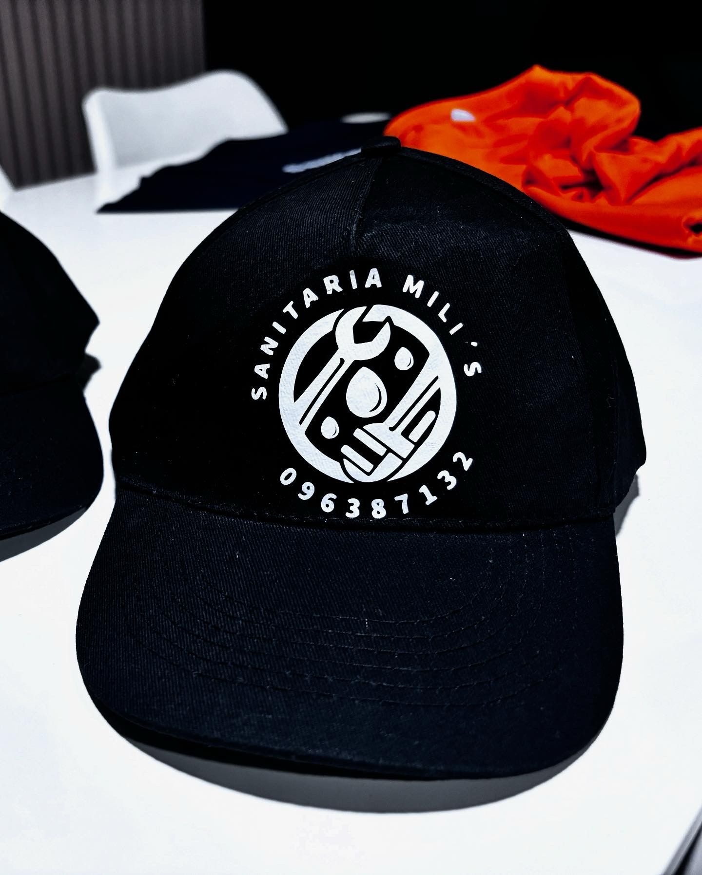 Gorro visera premium uniforme con tu logo 